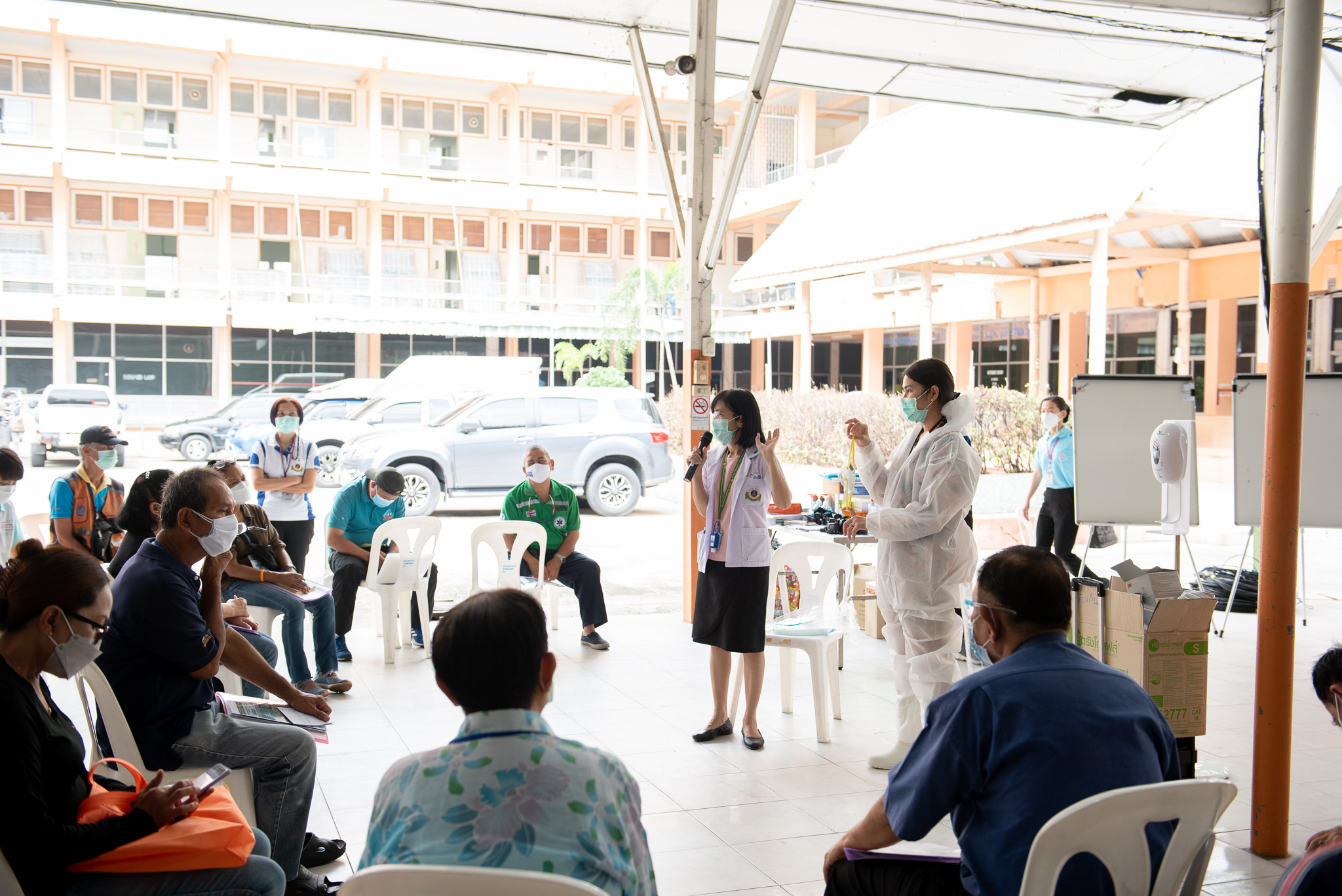การจัดอบรมอาสาสมัครจิตอาสา เพื่อดูแลผู้ป่วยแบบ Community Isolation ของชุมชนโดยรอบคณะแพทยศาสตร์โรงพยาบาลรามาธิบดี มหาวิทยาลัยมหิดล