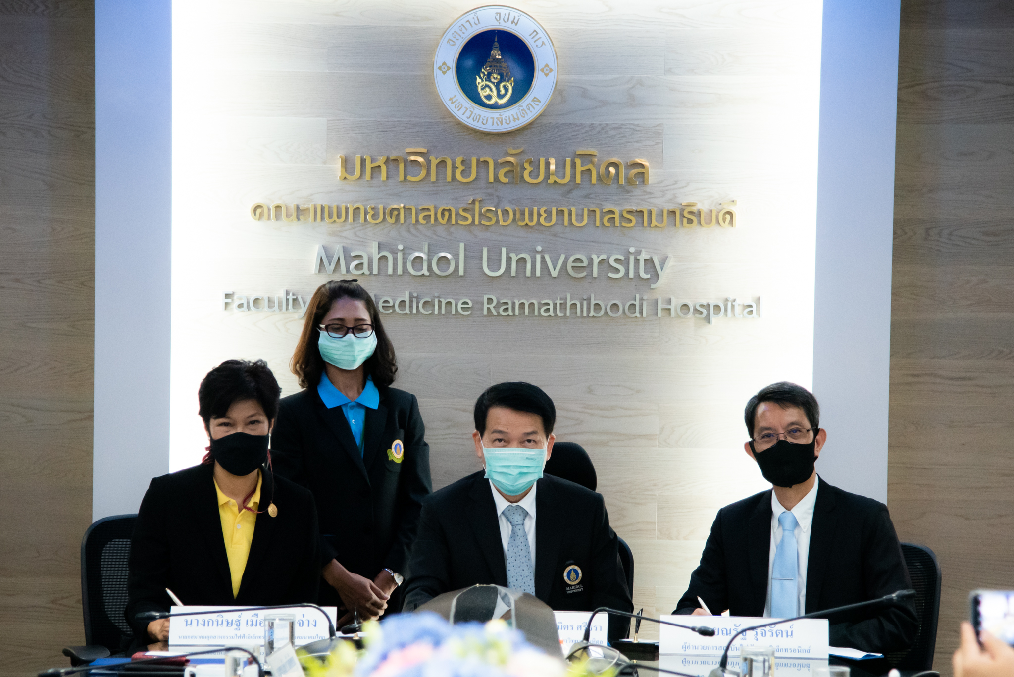 พิธีลงนามบันทึกข้อตกลงความร่วมมือ (MOU) เพื่อสนับสนุนและพัฒนานวัตกรรมทางการแพทย์ของไทยสู่อุตสาหกรรมเครื่องมือแพทย์ ระหว่าง คณะแพทยศาสตร์โรงพยาบาลรามาธิบดี มหาวิทยาลัยมหิดล กับสมาคมอุตสาหกรรมไฟฟ้าอิเล็กทรอนิกส์และโทรคมนาคมไทย และสถาบันไฟฟ้าและอิเล็กทรอนิกส์